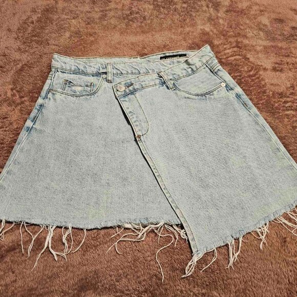 BlankNYC Asymmetrical Distressed Raw Frayed Hem Denim Mini Jean Skirt - Picture 2 of 14